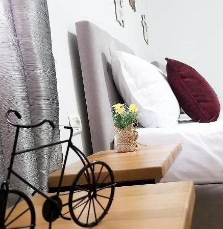 Spacious And Cozy Apartment - Ajia Apartment Tirana Exteriör bild