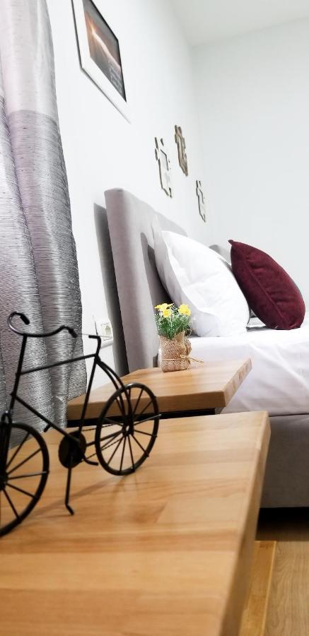 Spacious And Cozy Apartment - Ajia Apartment Tirana Exteriör bild