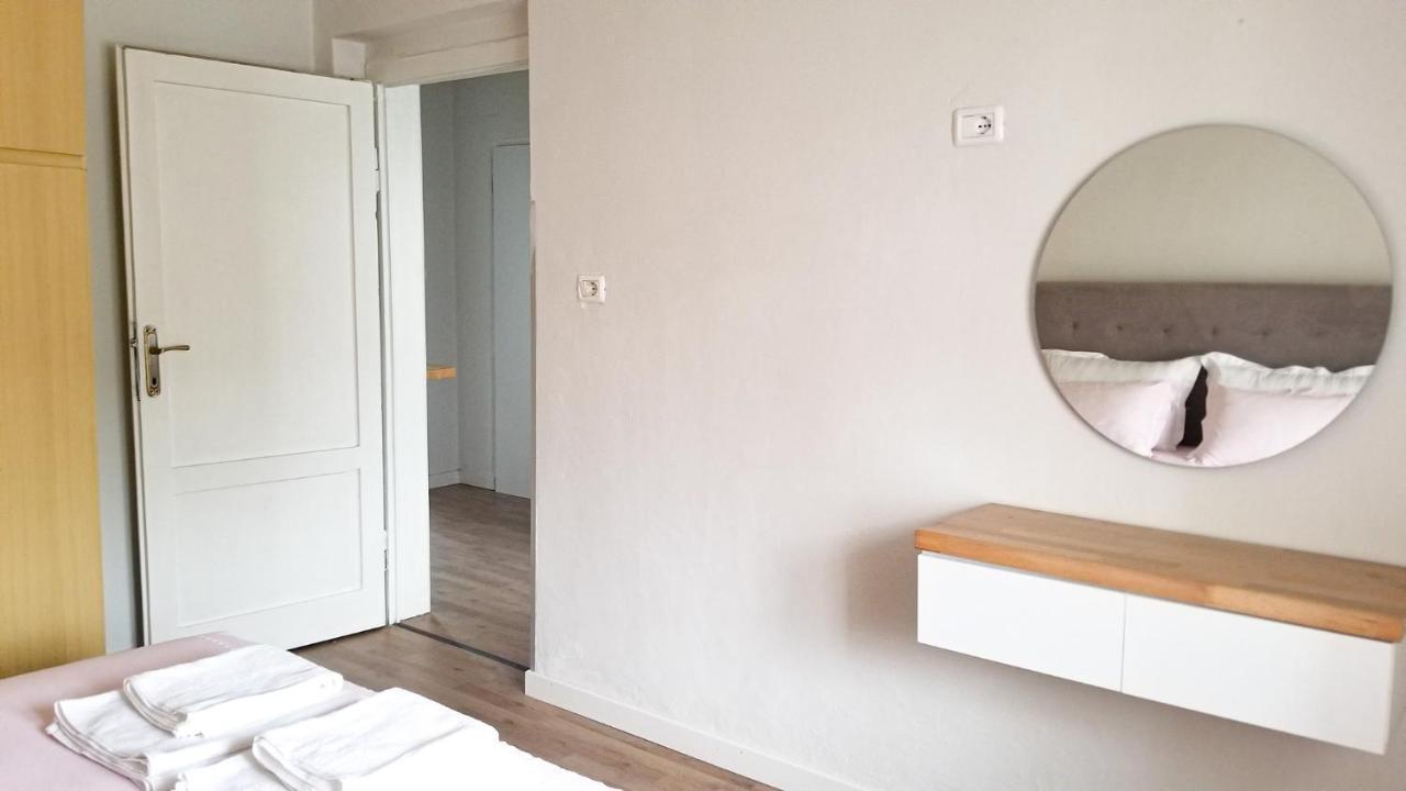 Spacious And Cozy Apartment - Ajia Apartment Tirana Exteriör bild