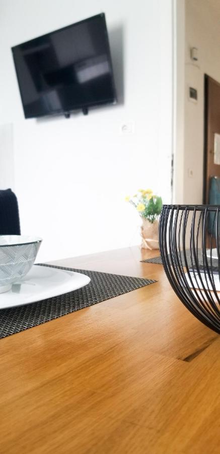 Spacious And Cozy Apartment - Ajia Apartment Tirana Exteriör bild